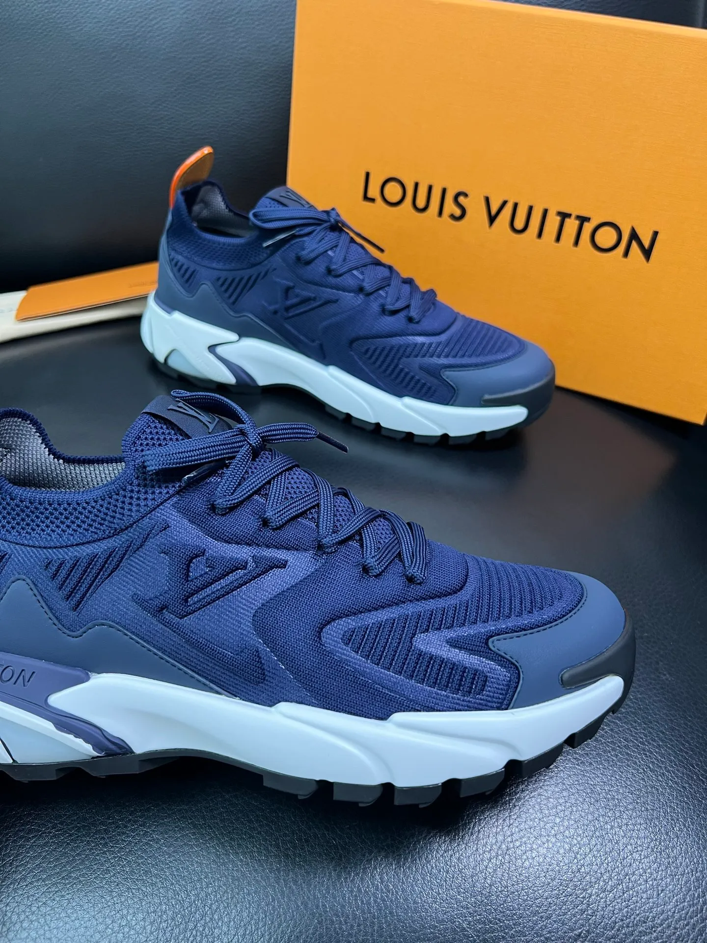 Men's shoes 💰660 Lv top purchasing Louis Vuitton Leather Shoes Counter Synchronization, imported fly woven fabrics from Italy, imported water-dyed cowhide lining, soles: original soles specially provided by the original factory, original factory follow-up orders, high quality, welcome to compare, code number 39-44 (custom-made 45) 85887